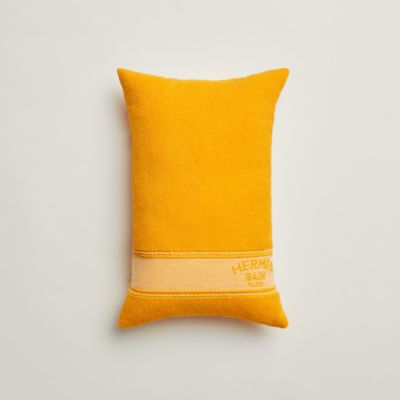 Yachting Uni beach pillow | Hermès Canada